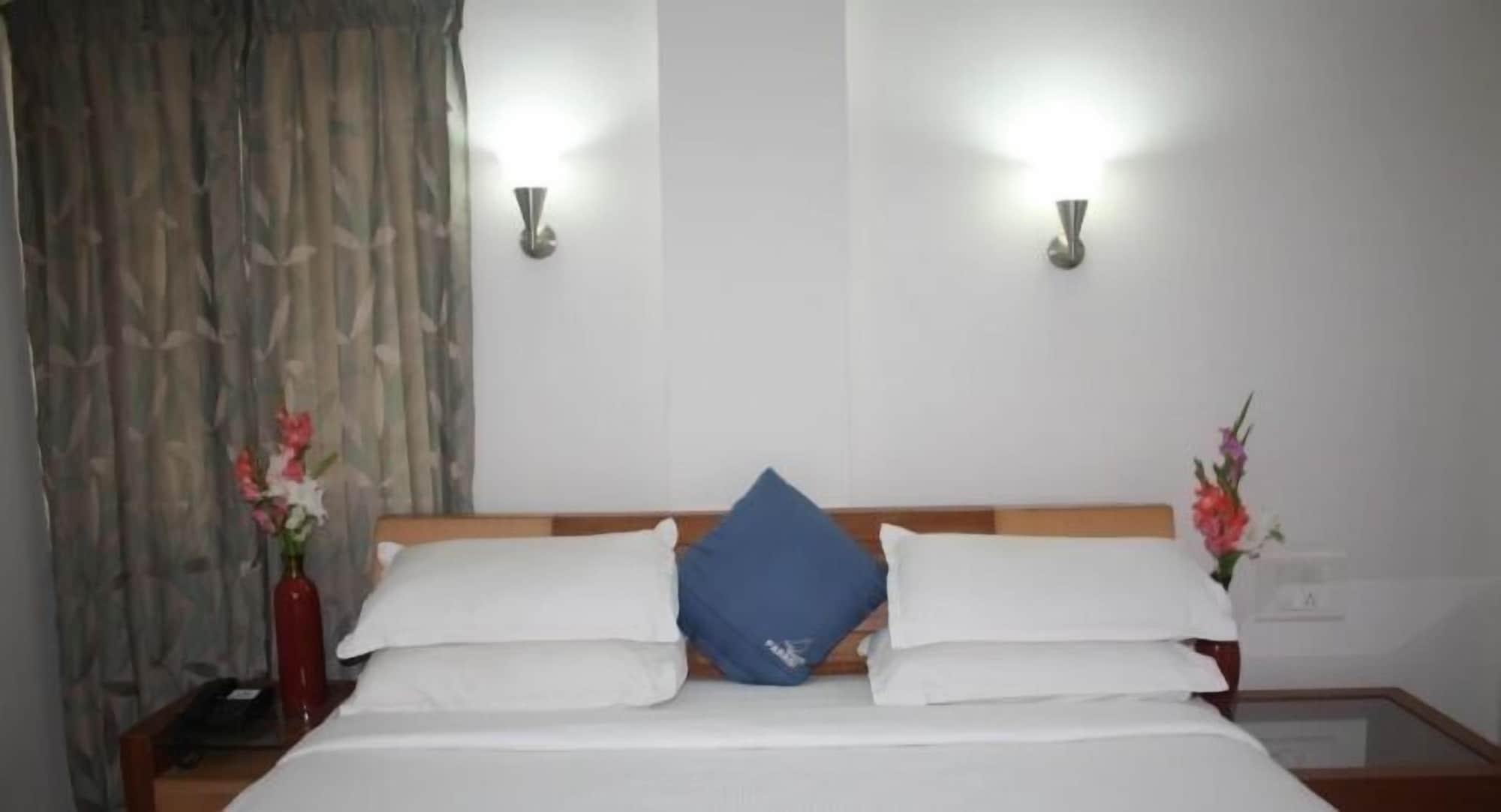 Hotel White Parrot Mysore Luaran gambar