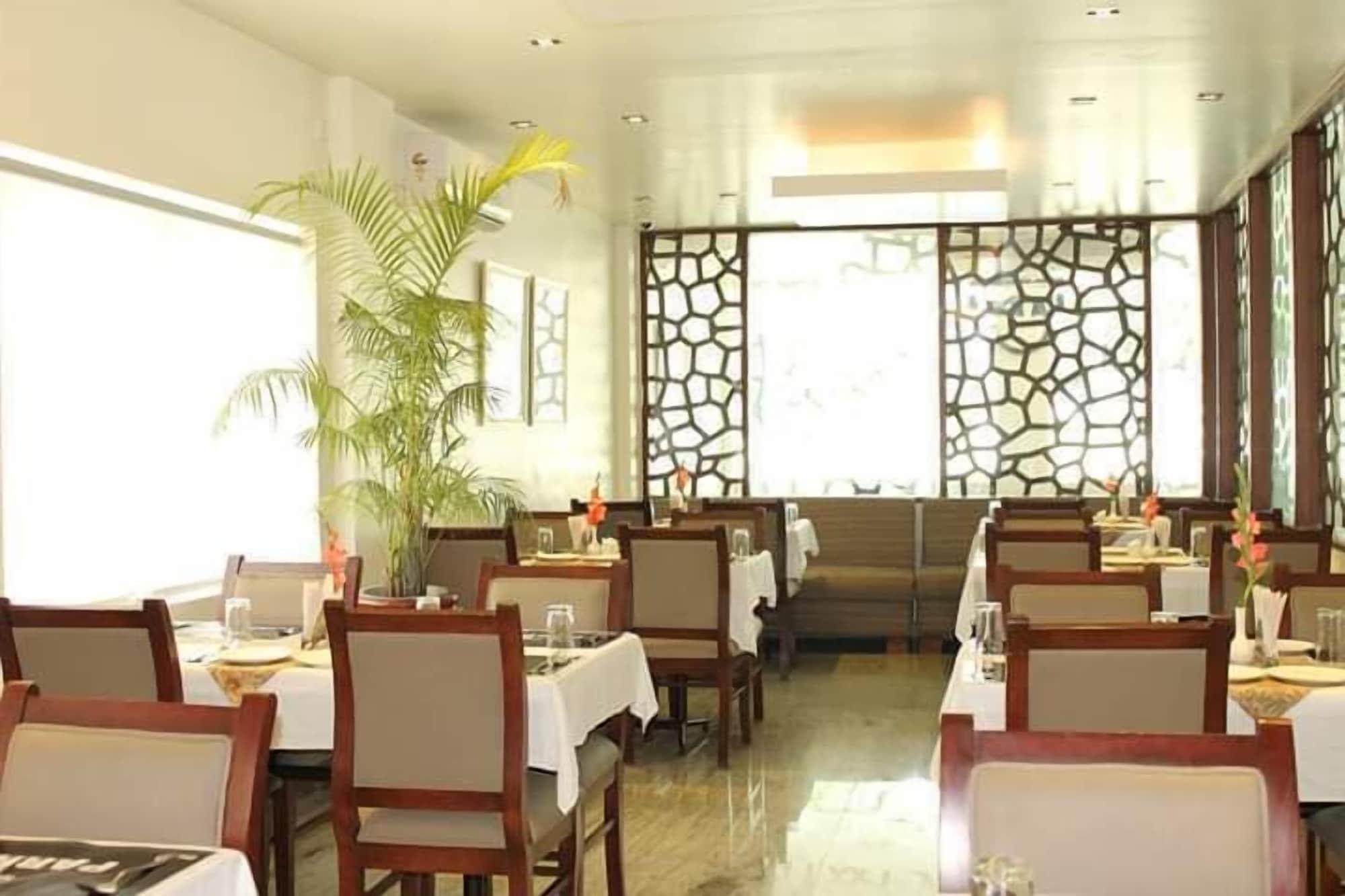 Hotel White Parrot Mysore Luaran gambar